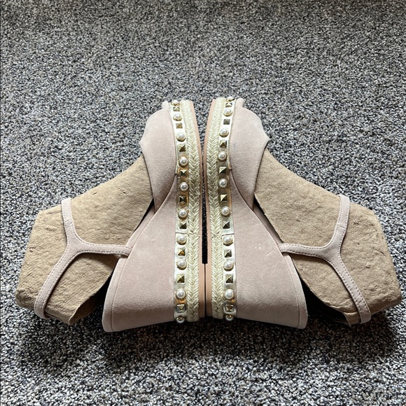 Lily Pulitzer Blush pink Peep Toe Wedge Sandals size 8 w/ pearl and gold studs. - Picture 8 of 9